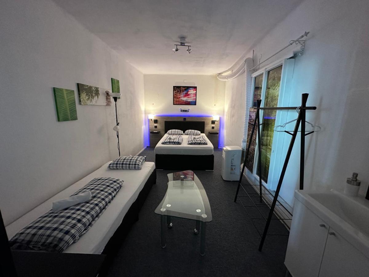 Hostel Lovely Rooms, City Center, Shared Bathroom, Windows To Corridor Villach Exteriér fotografie