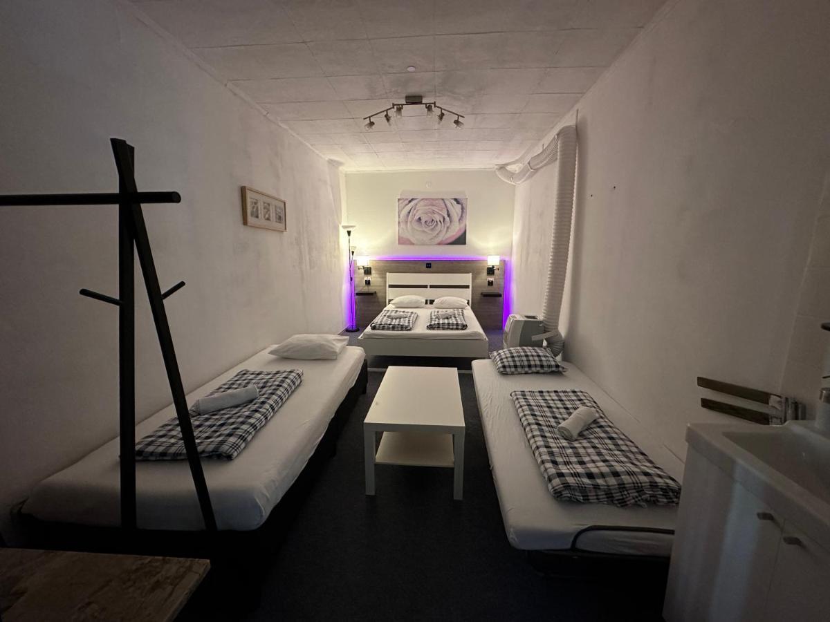 Hostel Lovely Rooms, City Center, Shared Bathroom, Windows To Corridor Villach Exteriér fotografie