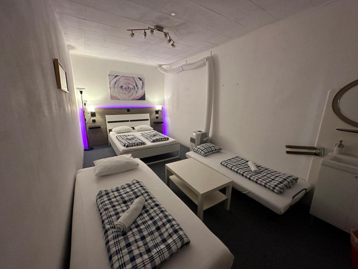 Hostel Lovely Rooms, City Center, Shared Bathroom, Windows To Corridor Villach Exteriér fotografie