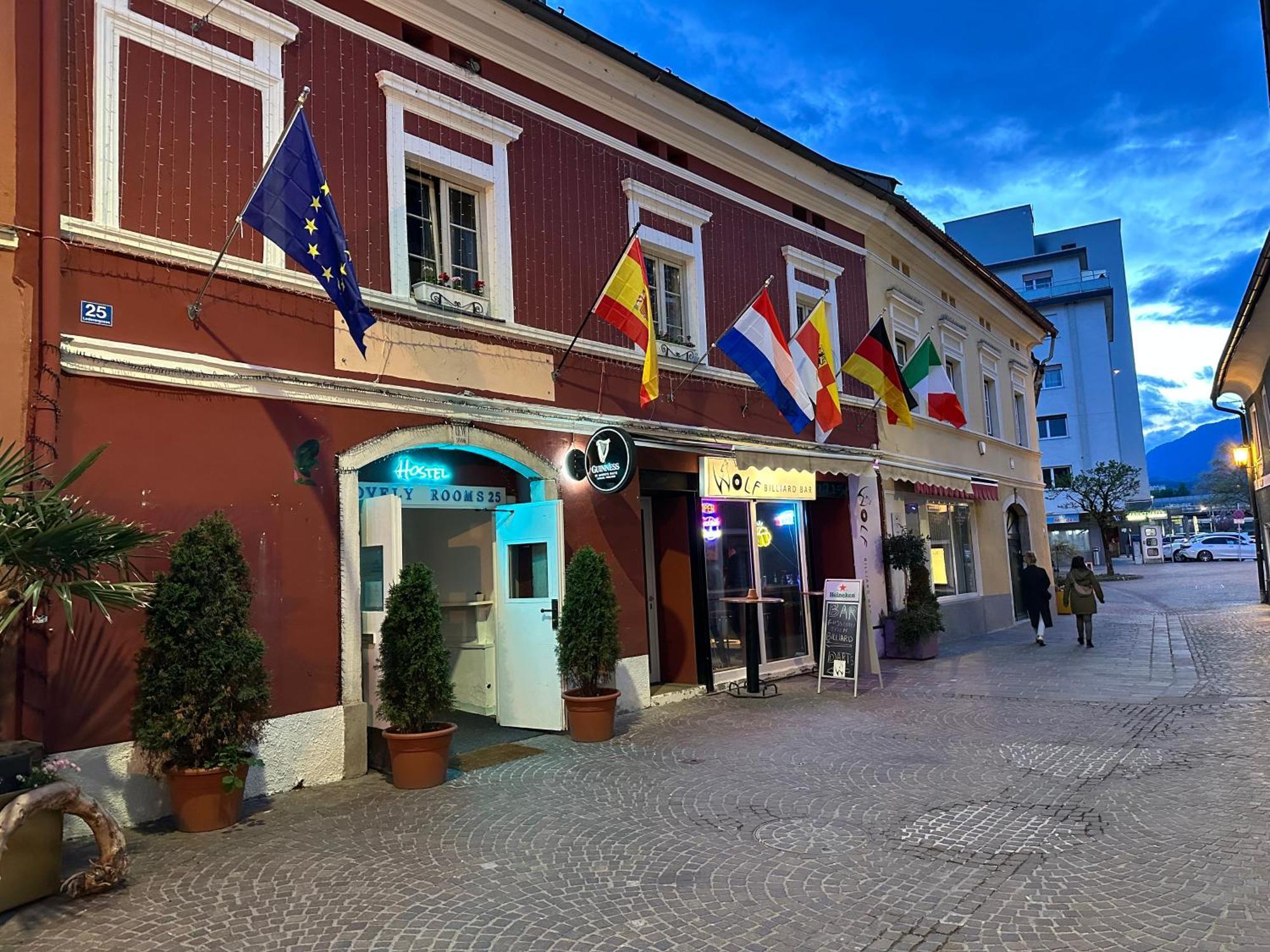 Hostel Lovely Rooms, City Center, Shared Bathroom, Windows To Corridor Villach Exteriér fotografie