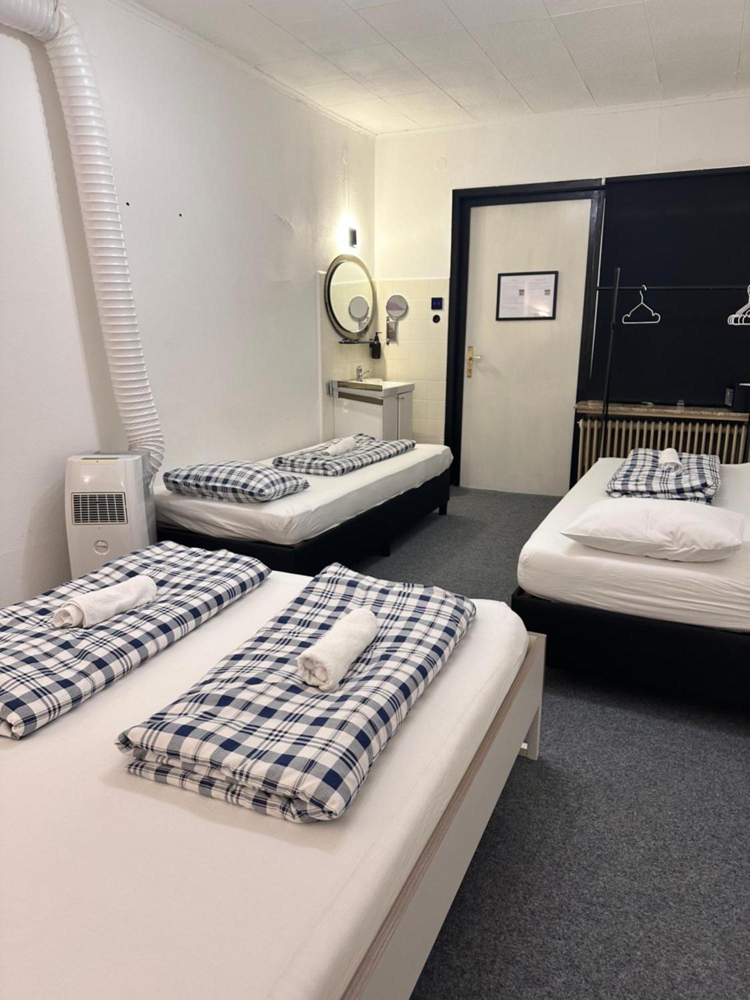 Hostel Lovely Rooms, City Center, Shared Bathroom, Windows To Corridor Villach Exteriér fotografie