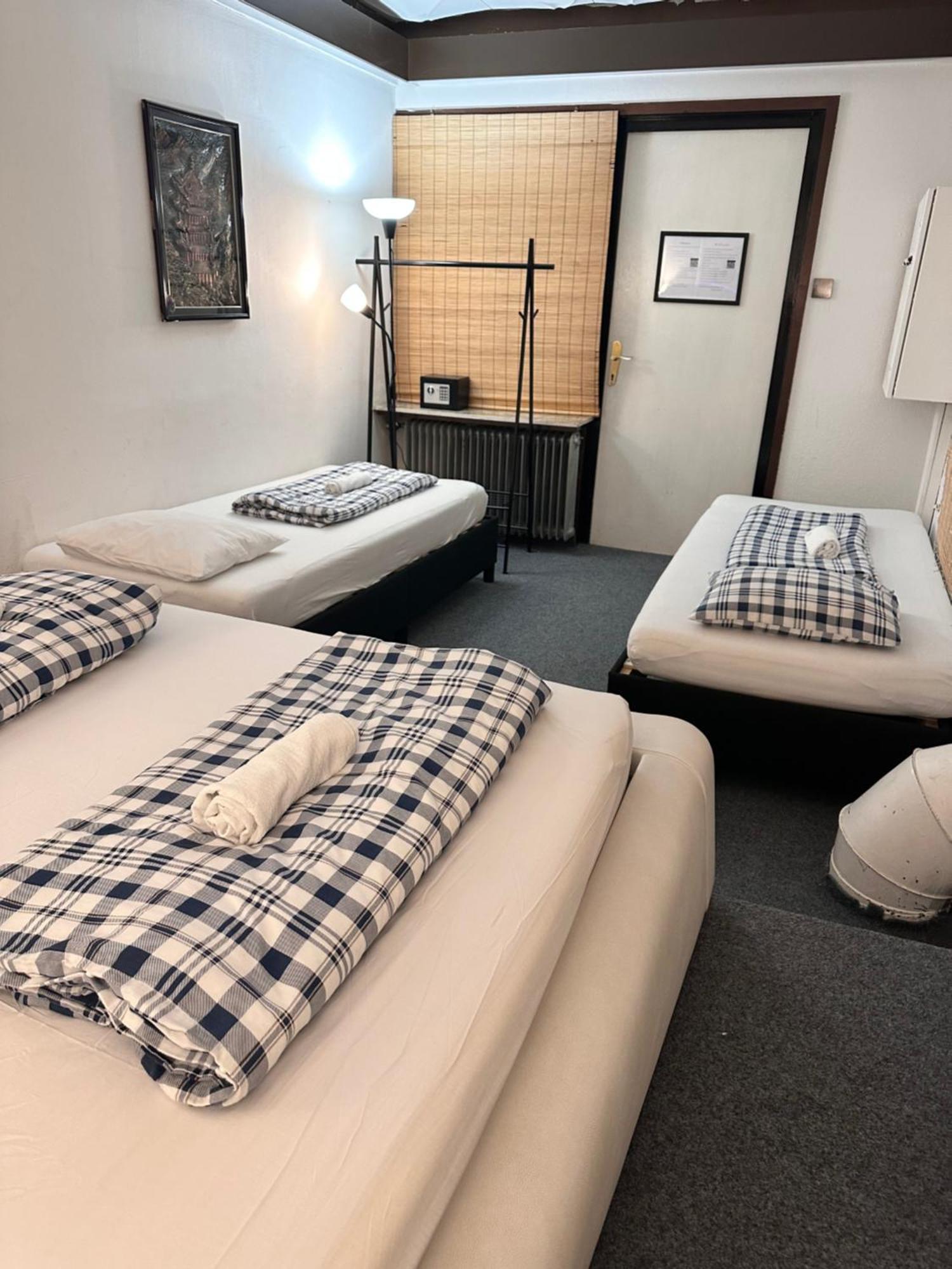Hostel Lovely Rooms, City Center, Shared Bathroom, Windows To Corridor Villach Exteriér fotografie