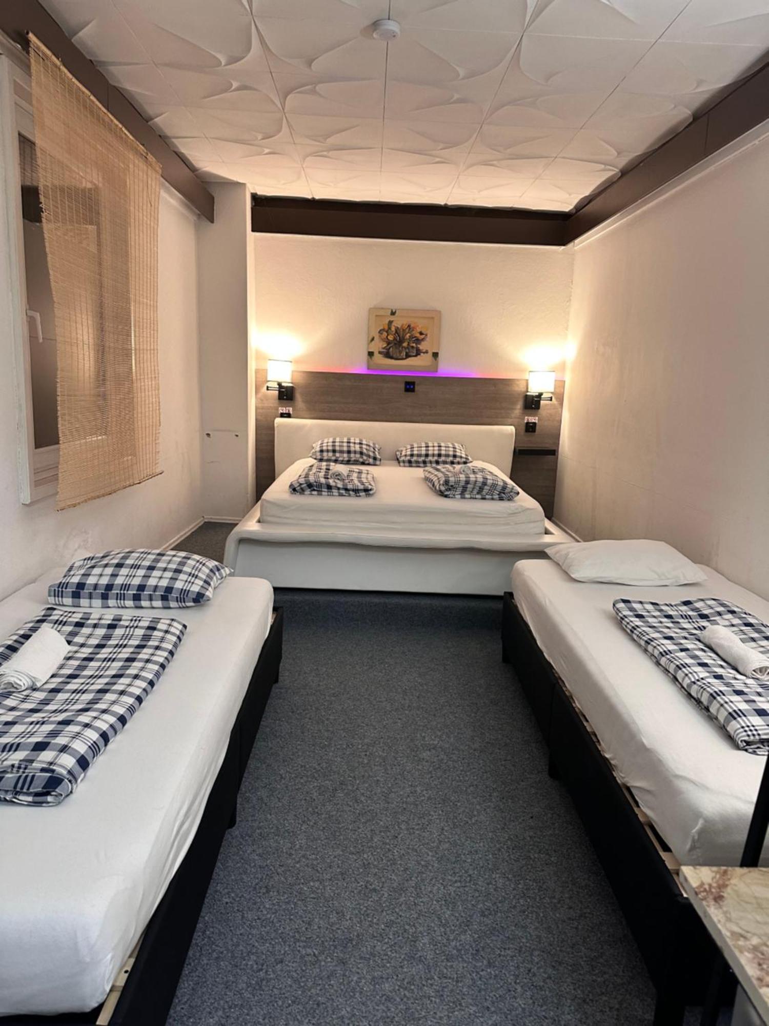 Hostel Lovely Rooms, City Center, Shared Bathroom, Windows To Corridor Villach Exteriér fotografie