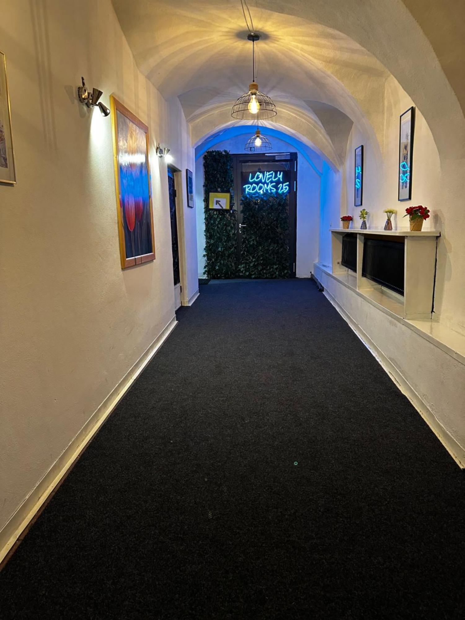 Hostel Lovely Rooms, City Center, Shared Bathroom, Windows To Corridor Villach Exteriér fotografie