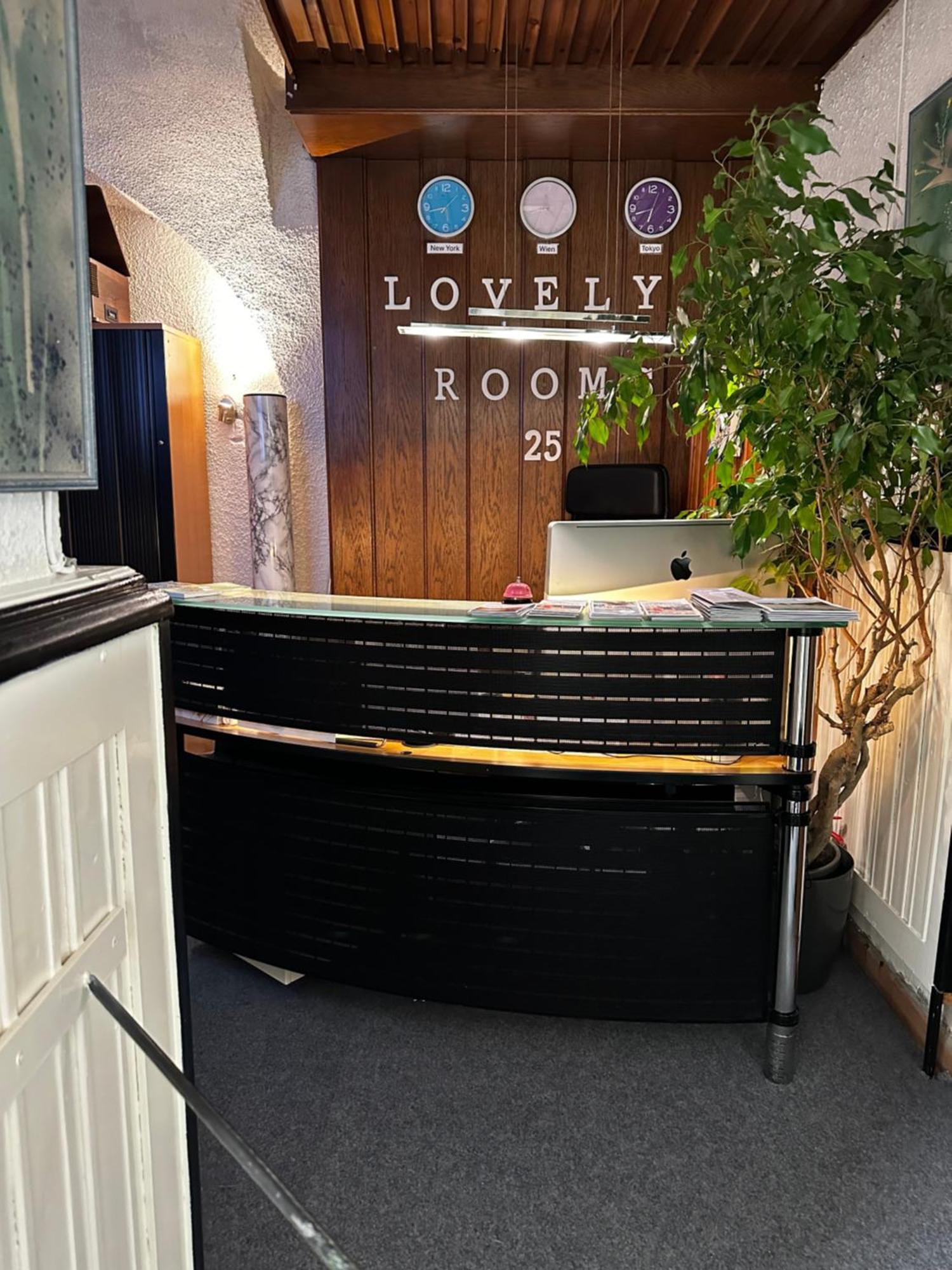 Hostel Lovely Rooms, City Center, Shared Bathroom, Windows To Corridor Villach Exteriér fotografie