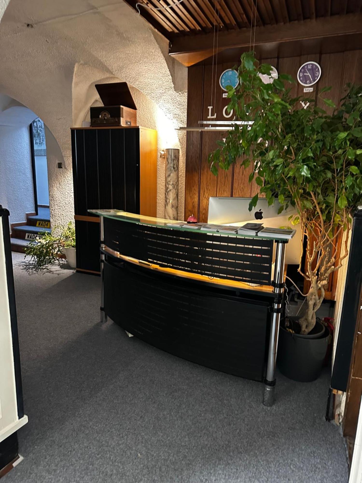 Hostel Lovely Rooms, City Center, Shared Bathroom, Windows To Corridor Villach Exteriér fotografie